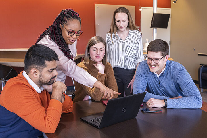 Students from the Kelley Evening MBA program work together on an assignment.